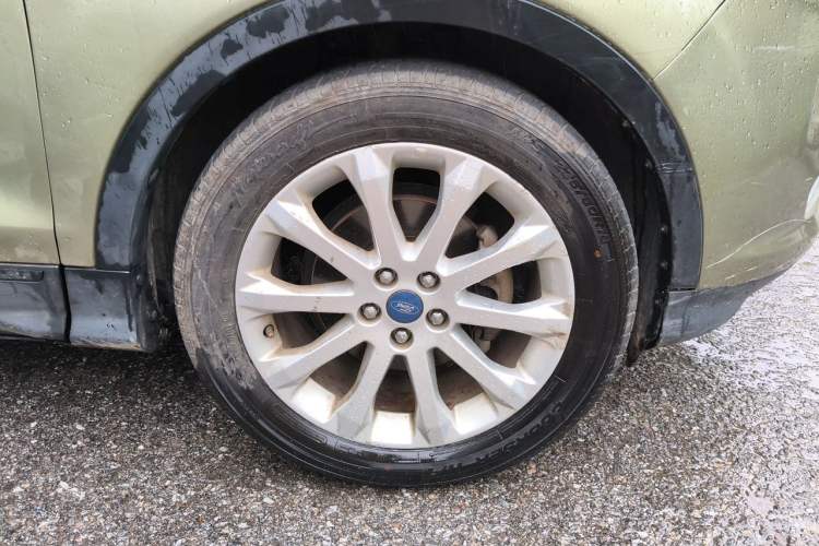 Used Ford Kuga 2013 1.6L GTDi Two-Wheel-Drive Trend Model Right Front Wheel Hub