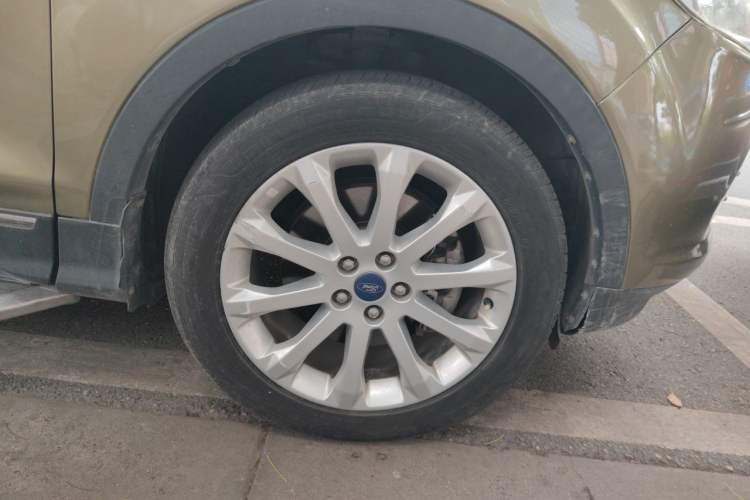 Used Ford Kuga 2013 1.6L GTDi 4x4 Elite Model Right Front Wheel Hub