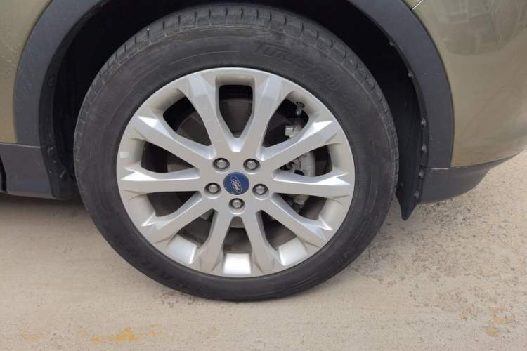 Used Ford Kuga 2013 1.6L GTDi 4x4 Elite Model Right Front Wheel Hub