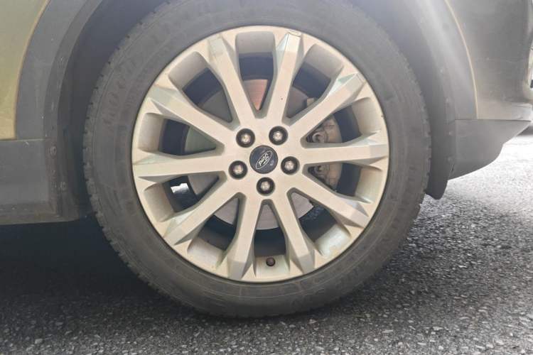Used Ford Kuga 2013 2.0L GTDi Four-Wheel Drive Premium Model Right Front Wheel Hub