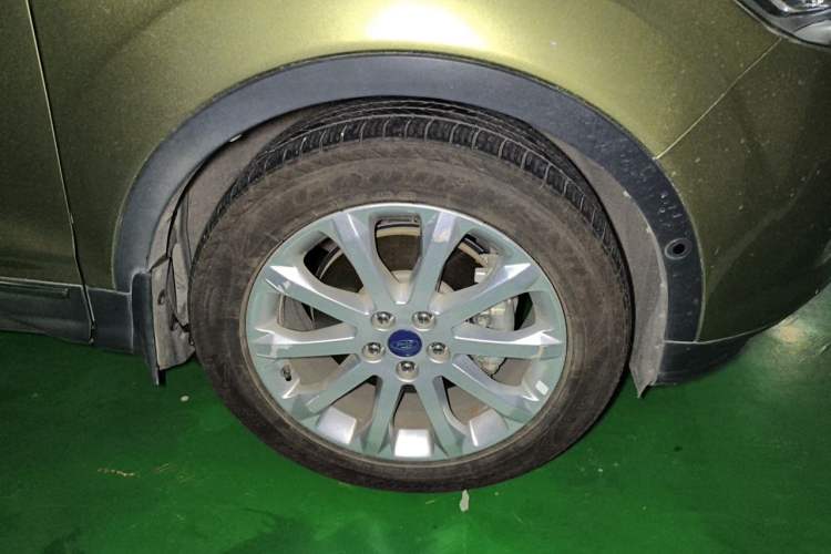 Used Ford Kuga 2013 2.0L GTDi Four-Wheel Drive Premium Model Right Front Wheel Hub