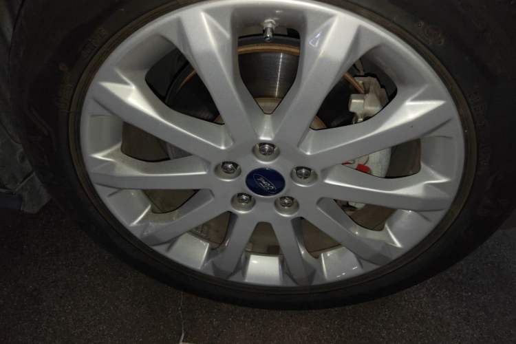 Used Ford Kuga 2013 2.0L GTDi Four-Wheel Drive Premium Model Right Front Wheel Hub