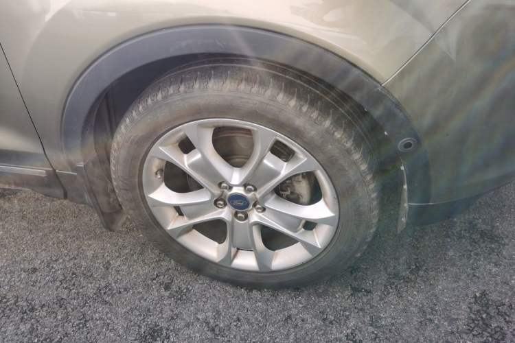 Used Ford Kuga 2013 2.0L GTDi Four-Wheel-Drive Sport Model Right Front Wheel Hub