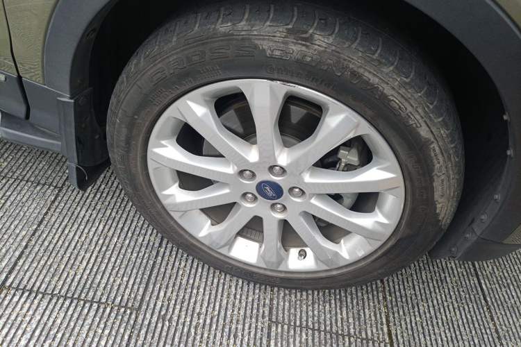 Used Ford Kuga 2013 1.6L GTDi 4x4 Elite Model Right Front Wheel Hub