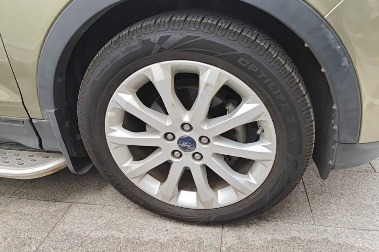 Used Ford Kuga 2013 1.6L GTDi Two-Wheel-Drive Trend Model Right Front Wheel Hub