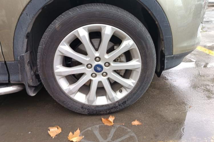 Used Ford Kuga 2013 1.6L GTDi 4x4 Elite Model Right Front Wheel Hub