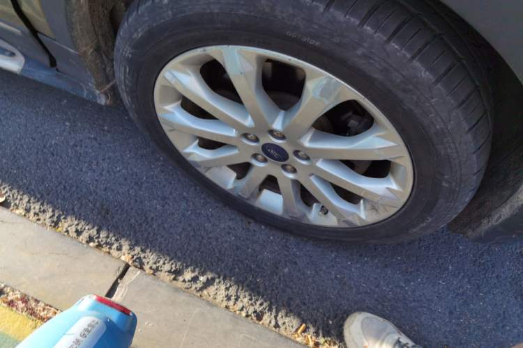 Used Ford Kuga 2013 1.6L GTDi 4x4 Elite Model Right Front Wheel Hub