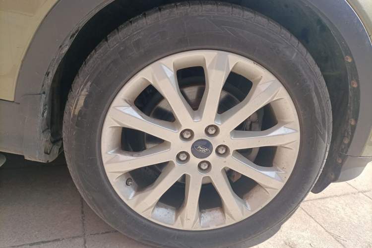 Used Ford Kuga 2013 1.6L GTDi Two-Wheel-Drive Trend Model Right Front Wheel Hub