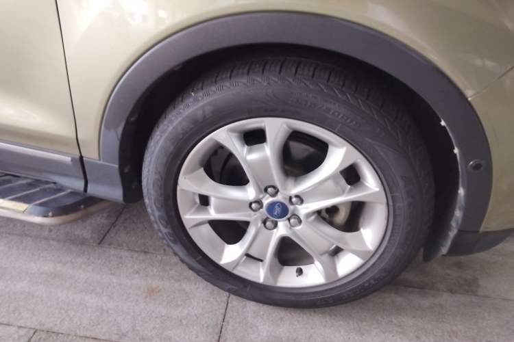 Used Ford Kuga 2013 2.0L GTDi Four-Wheel Drive Premium Model Right Front Wheel Hub