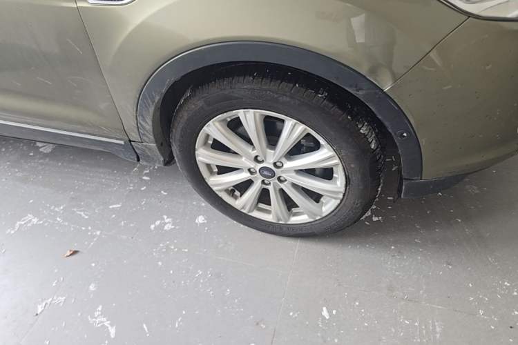 Used Ford Kuga 2013 2.0L GTDi Four-Wheel-Drive Sport Model Right Front Wheel Hub