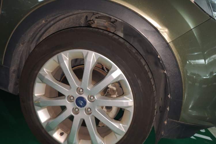 Used Ford Kuga 2013 1.6L GTDi 4x4 Elite Model Right Front Wheel Hub
