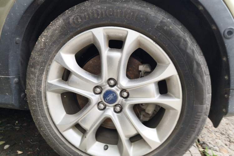 Used Ford Kuga 2013 2.0L GTDi Four-Wheel-Drive Sport Model Right Front Wheel Hub