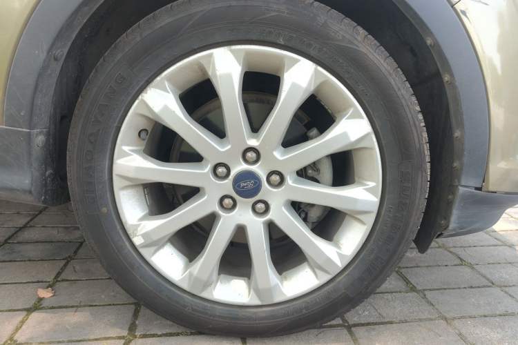 Used Ford Kuga 2013 1.6L GTDi Two-Wheel-Drive Comfort Model Right Front Wheel Hub