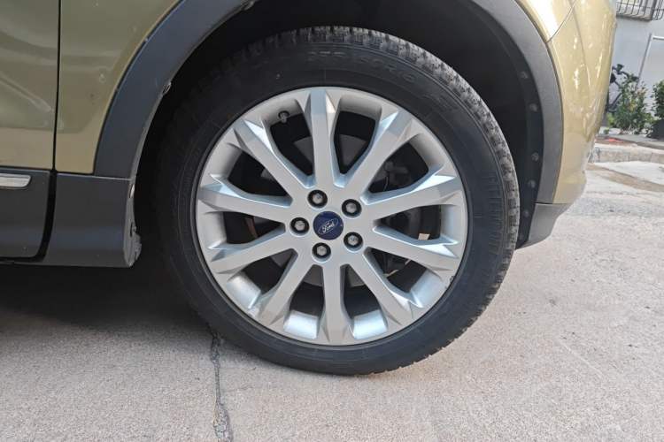 Used Ford Kuga 2013 1.6L GTDi 4x4 Elite Model Right Front Wheel Hub