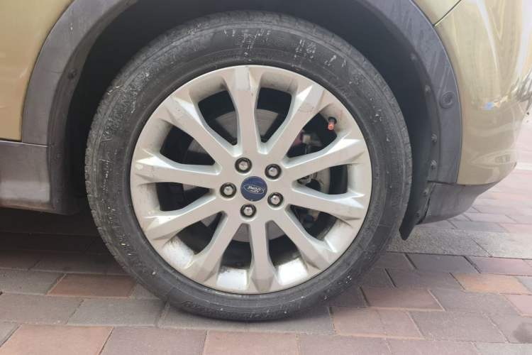 Used Ford Kuga 2013 2.0L GTDi Four-Wheel Drive Premium Model Right Front Wheel Hub