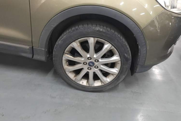 Used Ford Kuga 2013 1.6L GTDi 4x4 Elite Model Right Front Wheel Hub