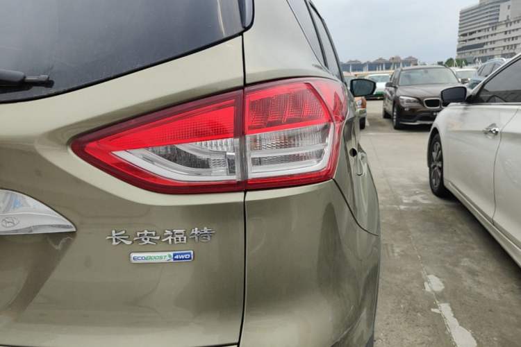 Used Ford Kuga 2013 2.0L GTDi Four-Wheel Drive Premium Model Right Rear Taillight