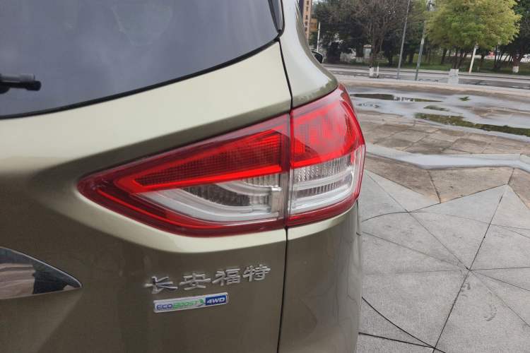 Used Ford Kuga 2013 2.0L GTDi Four-Wheel-Drive Elite Model Right Rear Taillight