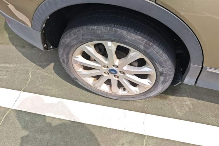 Used Ford Kuga 2013 2.0L GTDi Four-Wheel Drive Premium Model Right Rear Wheel Hub