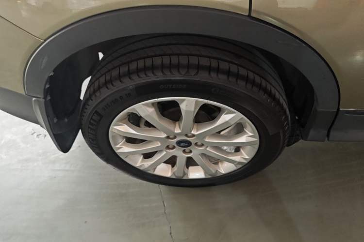 Used Ford Kuga 2013 1.6L GTDi Two-Wheel-Drive Comfort Model Right Rear Wheel Hub