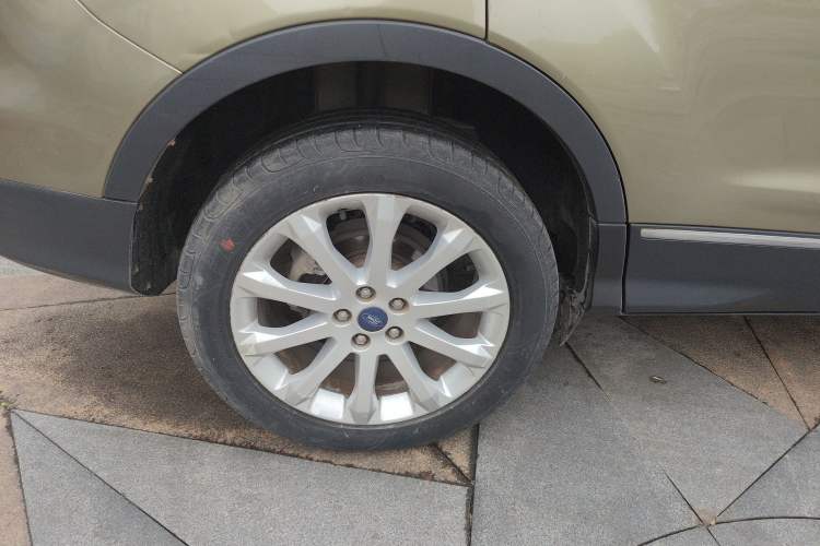 Used Ford Kuga 2013 2.0L GTDi Four-Wheel-Drive Elite Model Right Rear Wheel Hub