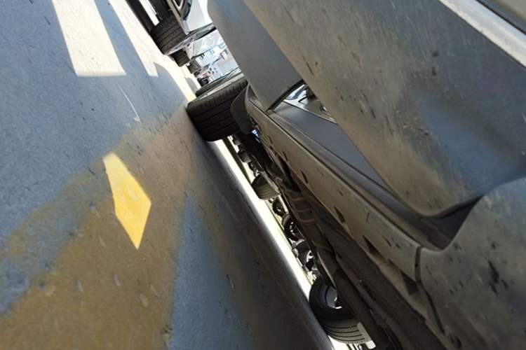 Used Ford Kuga 2013 2.0L GTDi Four-Wheel-Drive Sport Model Right Side Sill