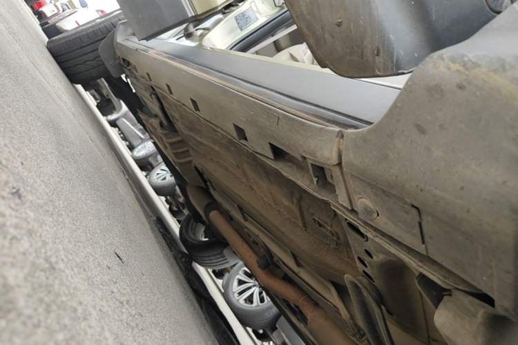 Used Ford Kuga 2013 2.0L GTDi Four-Wheel Drive Premium Model Right Side Sill