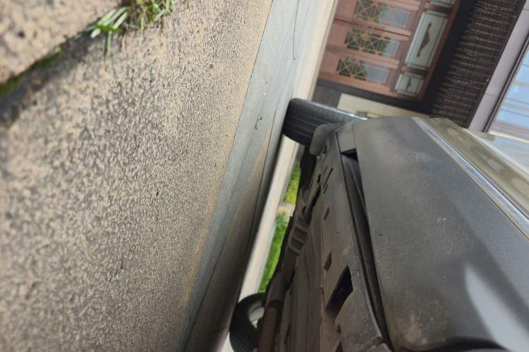Used Ford Kuga 2013 2.0L GTDi Four-Wheel-Drive Elite Model Right Side Sill
