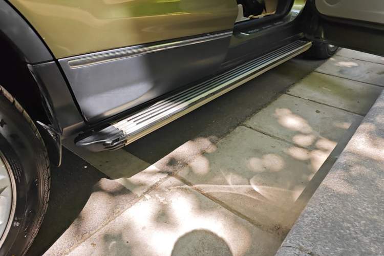 Used Ford Kuga 2013 2.0L GTDi Four-Wheel Drive Premium Model Right Side Sill