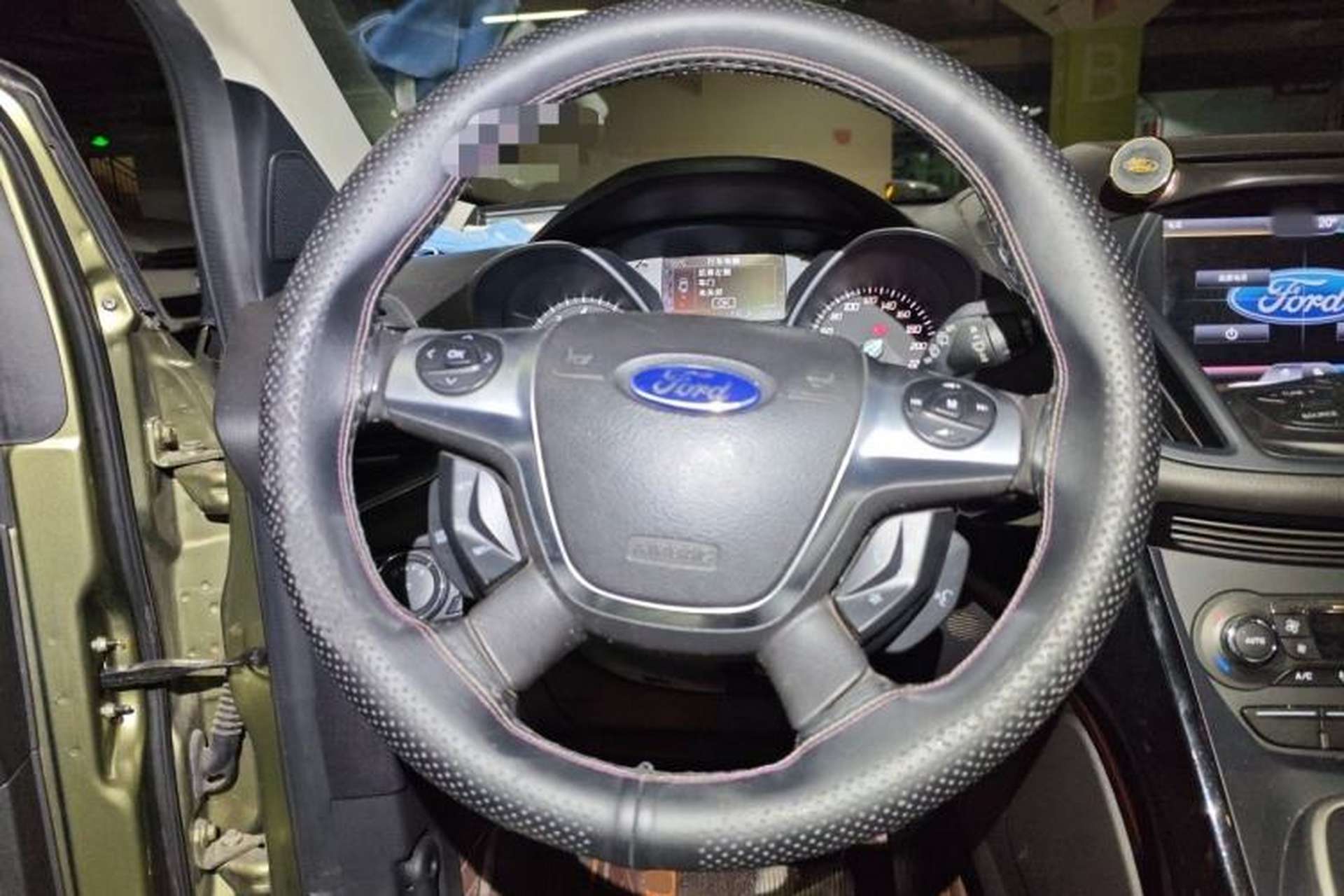 Used Ford Kuga 2013 2.0L GTDi Four-Wheel-Drive Sport Model Steering Wheel