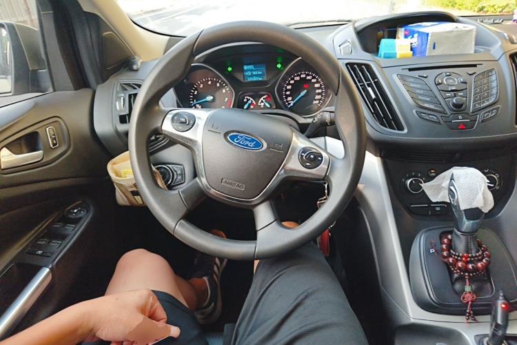 Used Ford Kuga 2013 1.6L GTDi Two-Wheel-Drive Comfort Model Steering Wheel