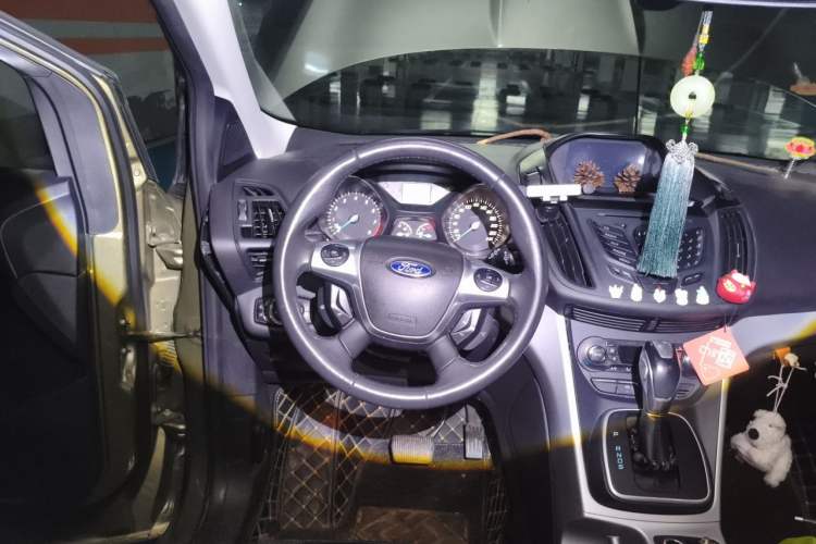 Used Ford Kuga 2013 1.6L GTDi Two-Wheel-Drive Trend Model Steering Wheel