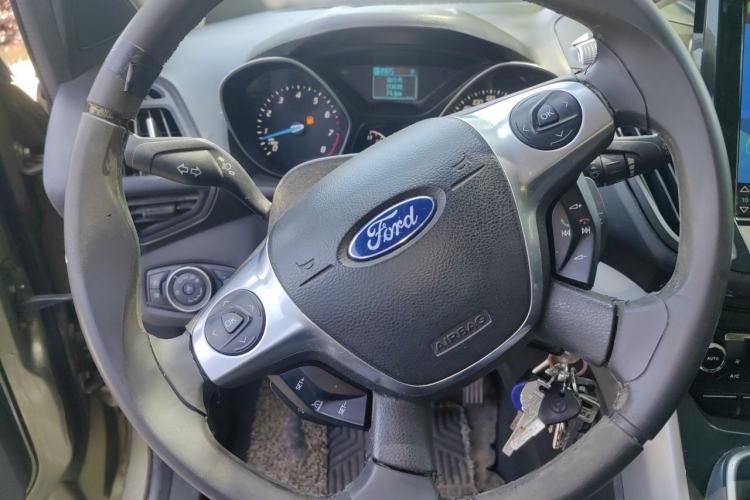 Used Ford Kuga 2013 1.6L GTDi Two-Wheel-Drive Trend Model Steering Wheel