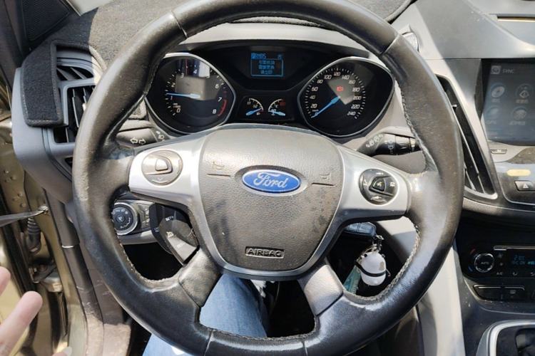 Used Ford Kuga 2013 1.6L GTDi Two-Wheel-Drive Trend Model Steering Wheel