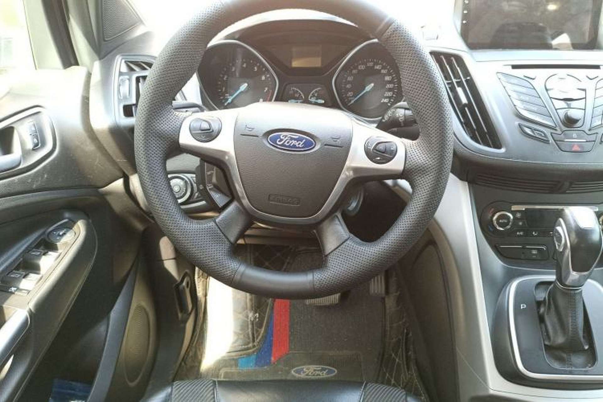Used Ford Kuga 2013 1.6L GTDi Two-Wheel-Drive Trend Model Steering Wheel