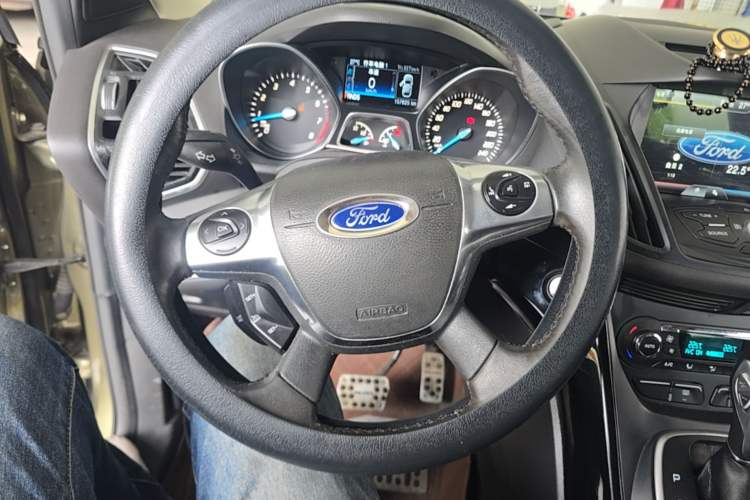 Used Ford Kuga 2013 2.0L GTDi Four-Wheel-Drive Sport Model Steering Wheel