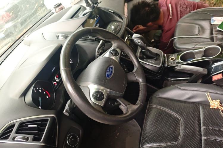 Used Ford Kuga 2013 2.0L GTDi Four-Wheel-Drive Sport Model Steering Wheel