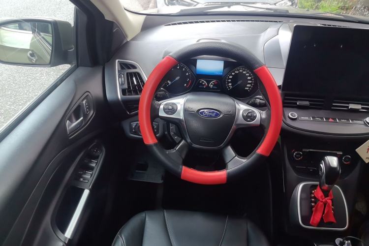 Used Ford Kuga 2013 2.0L GTDi Four-Wheel-Drive Sport Model Steering Wheel