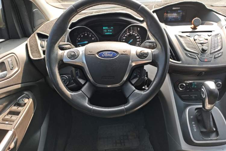 Used Ford Kuga 2013 1.6L GTDi Two-Wheel-Drive Trend Model Steering Wheel