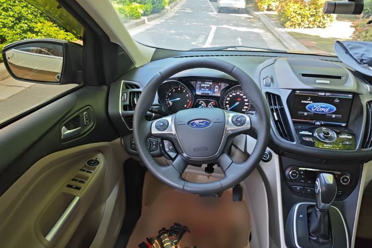 Used Ford Kuga 2013 2.0L GTDi Four-Wheel Drive Premium Model Steering Wheel