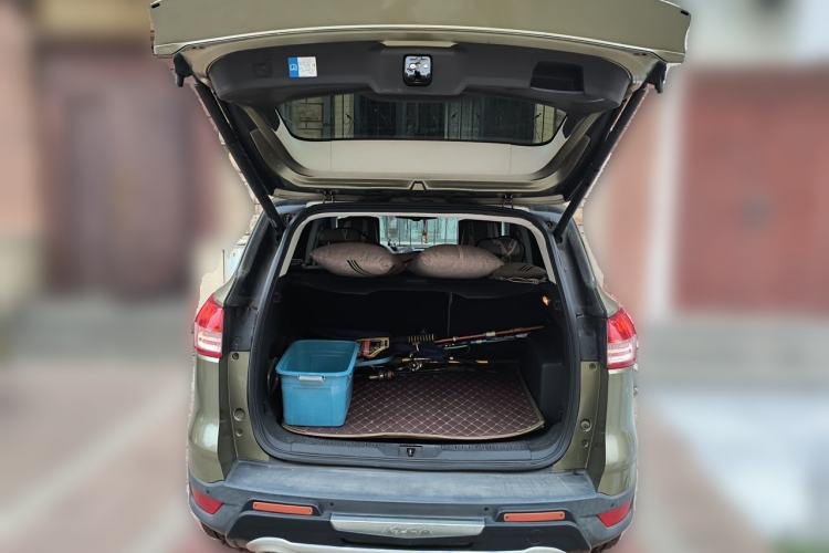 Used Ford Kuga 2013 1.6L GTDi Two-Wheel-Drive Trend Model Trunk