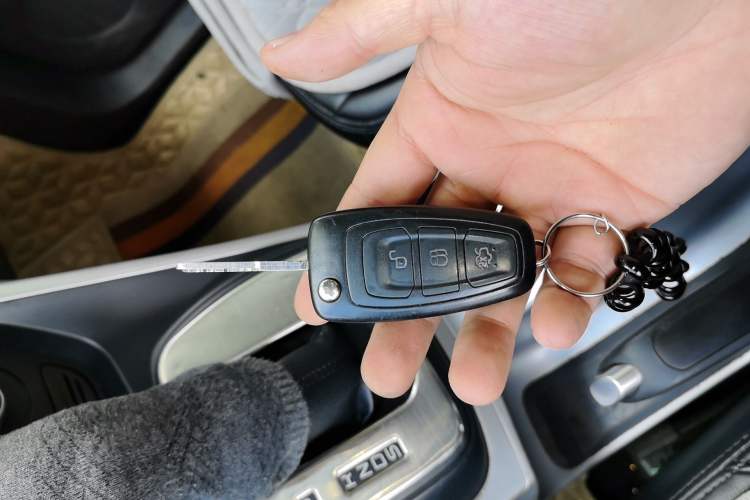 Used Ford Kuga 2013 1.6L GTDi Two-Wheel-Drive Comfort Model Vehicle Key