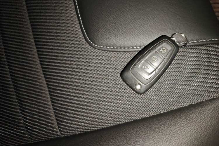 Used Ford Kuga 2013 1.6L GTDi Two-Wheel-Drive Trend Model Vehicle Key