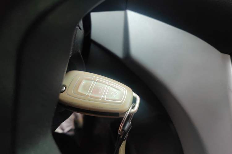 Used Ford Kuga 2013 1.6L GTDi Two-Wheel-Drive Comfort Model Vehicle Key