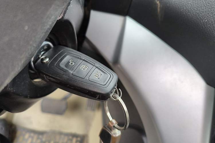 Used Ford Kuga 2013 1.6L GTDi Two-Wheel-Drive Comfort Model Vehicle Key