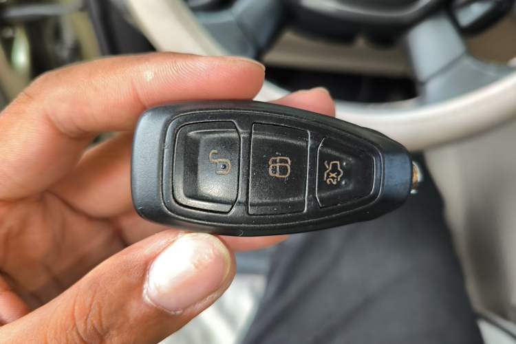 Used Ford Kuga 2013 1.6L GTDi Two-Wheel-Drive Trend Model Vehicle Key