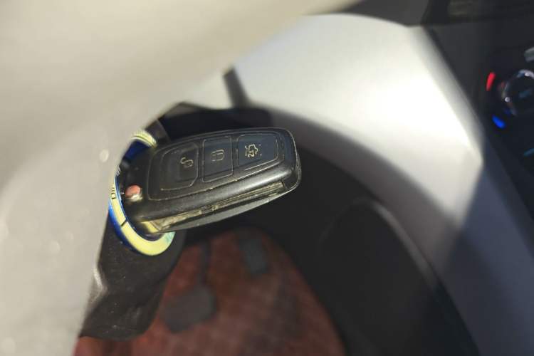 Used Ford Kuga 2013 1.6L GTDi Two-Wheel-Drive Trend Model Vehicle Key