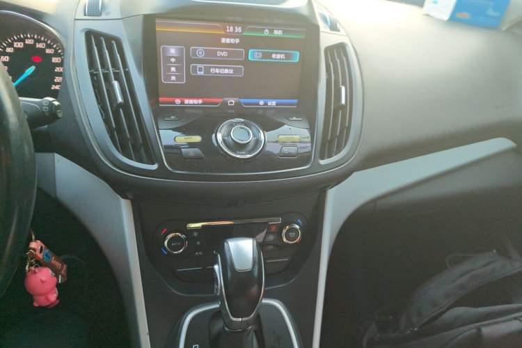 Used Ford Kuga 2015 1.5L GTDi Two-Wheel Drive Fashion Edition Audio And AC Panel