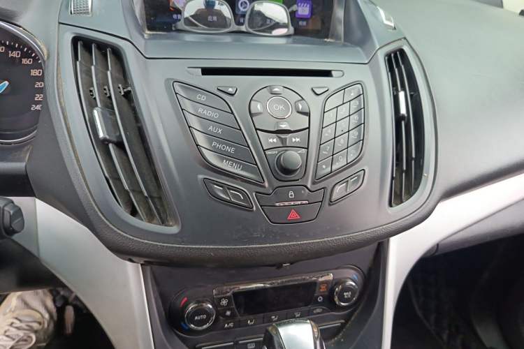 Used Ford Kuga 2015 1.5L GTDi Two-Wheel Drive Fashion Edition Audio And AC Panel