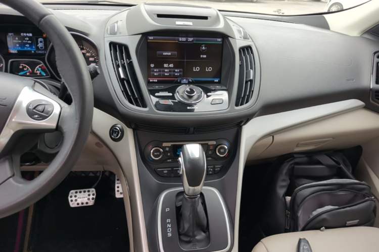 Used Ford Kuga 2015 2.0L GTDi Four-Wheel Drive Prestige Model Audio And AC Panel